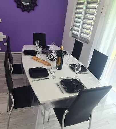 Maison Piscine Holiday home